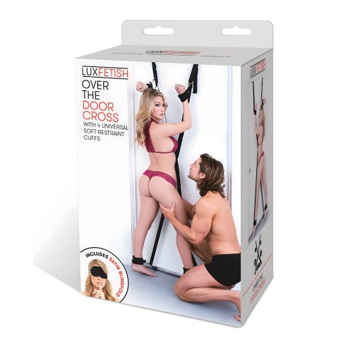 Cruz BDSM sobre la puerta